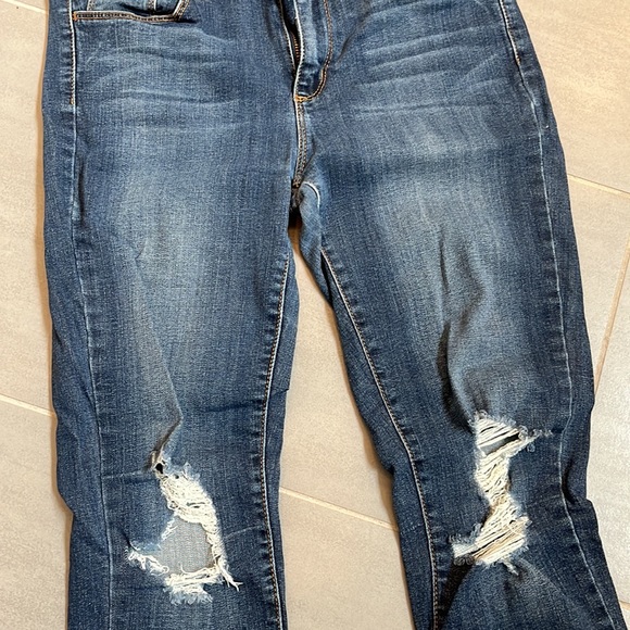 JUST BLACK. Brand ripped jeans lightly worn. Stretchy denim. - Picture 2 of 4